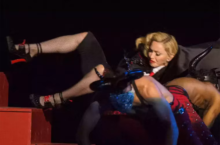 Khoanh khac be mat cua sao Hollywood nhin chi muon don tho-Hinh-4