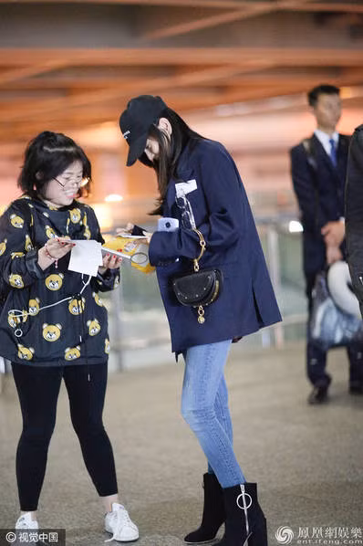 Nhìn Angelababy không ai nghĩ cô vừa sinh con bởi trông cô vẫn gọn gàng, thanh mảnh như lúc còn chưa chồng. (Ảnh: Ifeng)