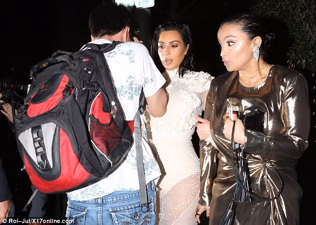 Kim Kardashian hoang hot vi tuong bi fan cuong tan cong-Hinh-3