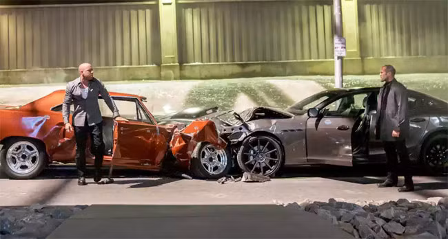 Trong 7 phần đầu của The Fast and The Furious doanh thu phòng vé toàn cầu là 4 tỷ USD và 12% doanh thu được chi cho lượng xe ô tô, tàu hỏa thậm chí cả những tòa nhà bị phá hỏng khi quay phim. Theo Wall Street Journal, riêng Fast 7 khoảng 230 ô tô trong đó có cả những chiếc Mercedes đắt tiền cũng bị phá hỏng.