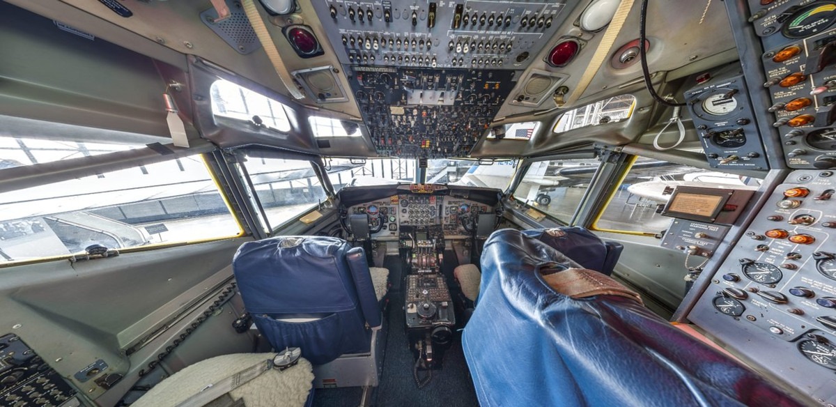 Nhiều người nói vui rằng, việc chuyên chở những chính khách quan trọng và quyền lực nhất thế giới đã biến SAM 26000 trở thành chiếc máy bay phản lực quan trọng nhất lịch sử. Nguồn ảnh: BI.