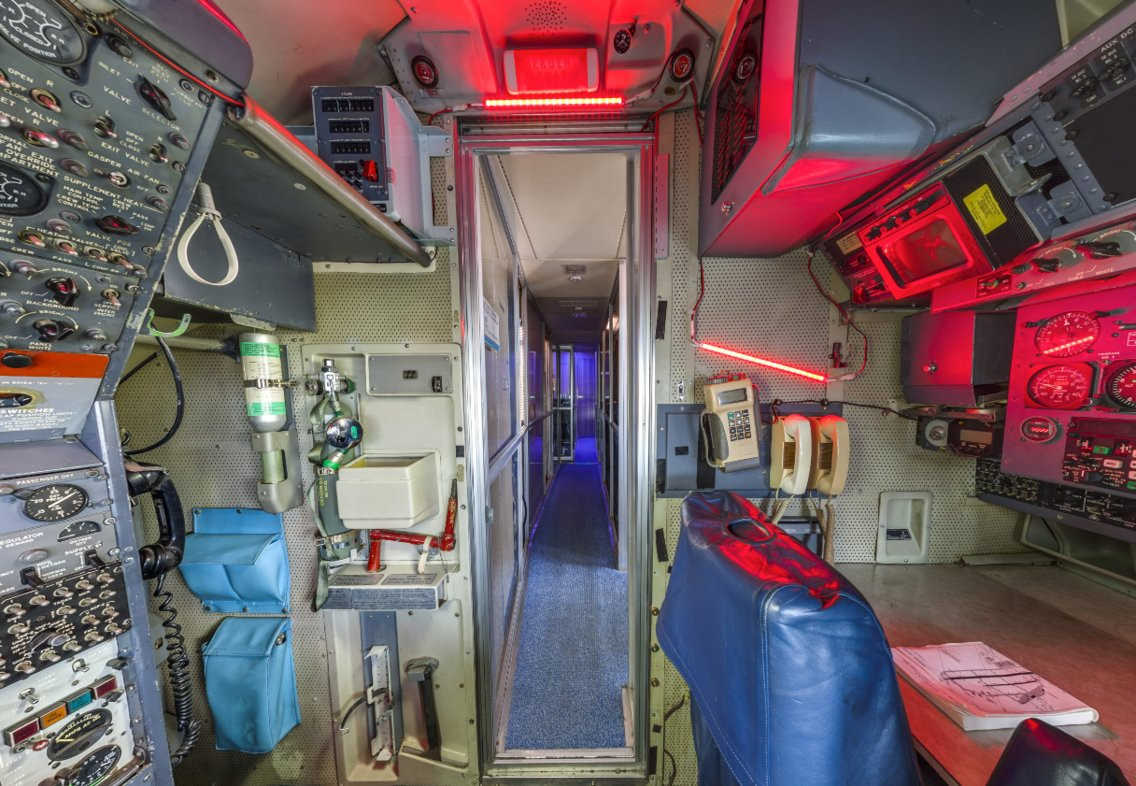 Khoang lái của SAM 26000 có tổng cộng 5 ghế cho phi hành đoàn 5 người. Nguồn ảnh: BI.