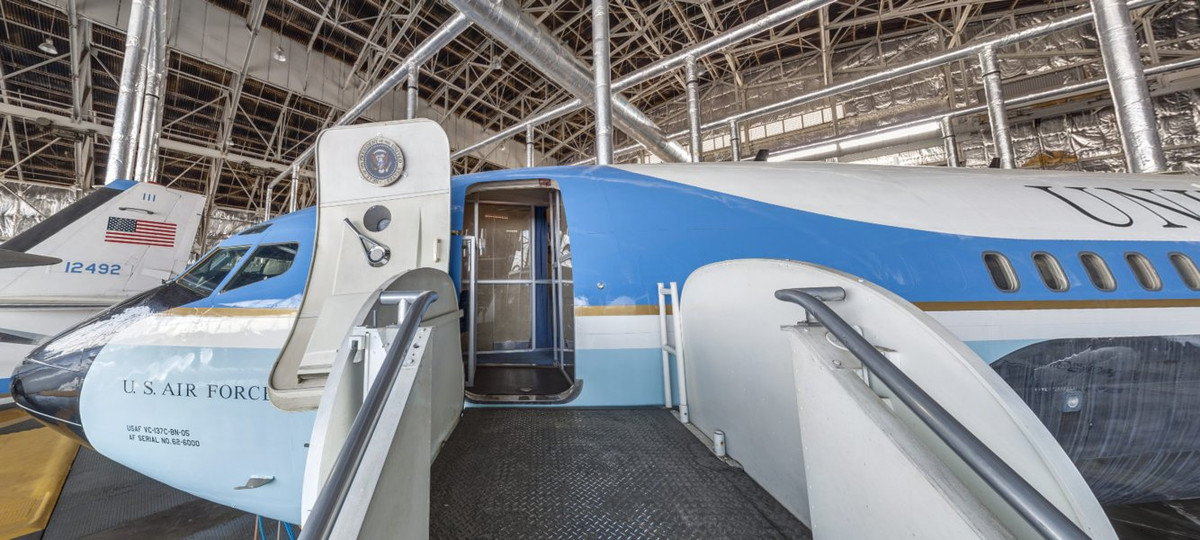 Trong suốt 36 năm, chiếc Không lực Một với tên danh bạ là SAM 26000 đã chuyên chở tổng cộng 8 đời tổng thống Mỹ, từ thời John F. Kennedy cho tới Bill Clinton trong suốt 36 năm. Nguồn ảnh: BI.