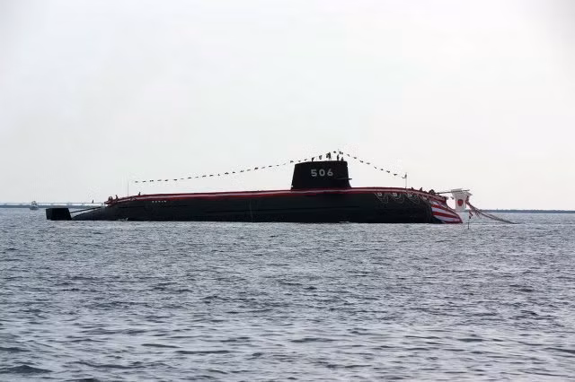 Hoả lực của tàu Soryu bao gồm 6 ống phóng ngư lôi cỡ 533mm được thiết kế để sử dụng làm ống phóng ngư lôi hạng nặng Type 89 do Lực lượng Phòng vệ Trên biển Nhật Bản sở hữu. Ngoài ra tàu cũng có khả năng triển khai được tên lửa chống hạm tầm trung loại UGM-84C Harpoon. Nguồn ảnh: Janes.