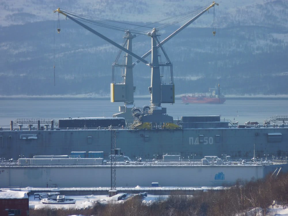 Dù phía nhà máy đóng tàu số 82 chưa công bố nguyên nhân dẫn đến tai nạn thế nhưng có nhiều thông tin cho rằng việc dock nổi PD-50 mất điện khi đang hoạt động là do nó sử dụng hệ thống điện được kéo từ đất liền, chứ không sử dụng máy phát điện diesel được trang bị sẵn trên tàu. Và khi hệ thống điện trên đất liền bất ngờ bị ngắt đã khiến PD-50 nhanh chóng chìm xuống.