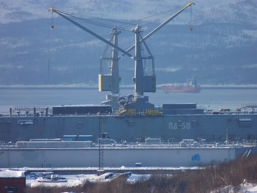 Dù phía nhà máy đóng tàu số 82 chưa công bố nguyên nhân dẫn đến tai nạn thế nhưng có nhiều thông tin cho rằng việc dock nổi PD-50 mất điện khi đang hoạt động là do nó sử dụng hệ thống điện được kéo từ đất liền, chứ không sử dụng máy phát điện diesel được trang bị sẵn trên tàu. Và khi hệ thống điện trên đất liền bất ngờ bị ngắt đã khiến PD-50 nhanh chóng chìm xuống.