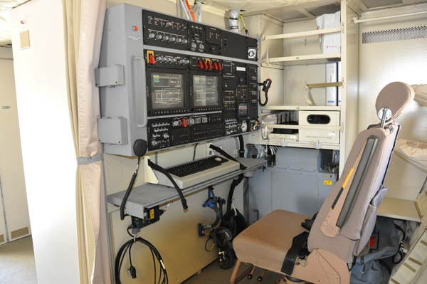 Vị trí ngồi của chuyên gia xếp hàng (loadmaster) - người có nhiệm vụ đảm bảo hàng hoá được đặt hợp lý trong khong chứa giúp máy bay cân bằng tốt nhất. Nguồn ảnh: Sina.