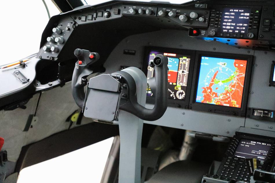 Vị trí ngồi của phi công chính. Nguồn ảnh: Sina.