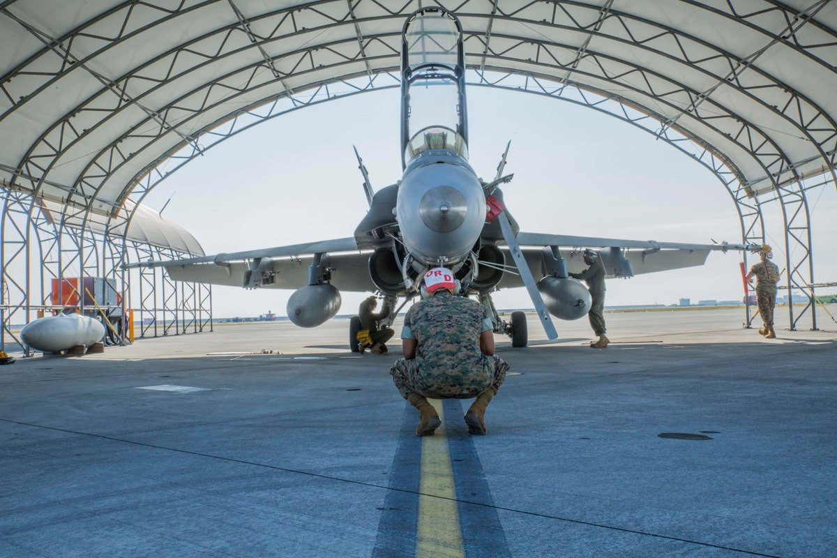 Không quân Thuỷ quân Lục chiến Mỹ là một trong những lực lượng lâu đời bậc nhất trong biên chế quân đội nước này, được thành lập vào năm 1912, Không quân Thuỷ quân Lục chiến Mỹ đang sở hữu khoảng 1400 máy bay các loại bao gồm cả máy bay huấn luyện, trực thăng và máy bay vận tải. Nguồn ảnh: Pinterest.