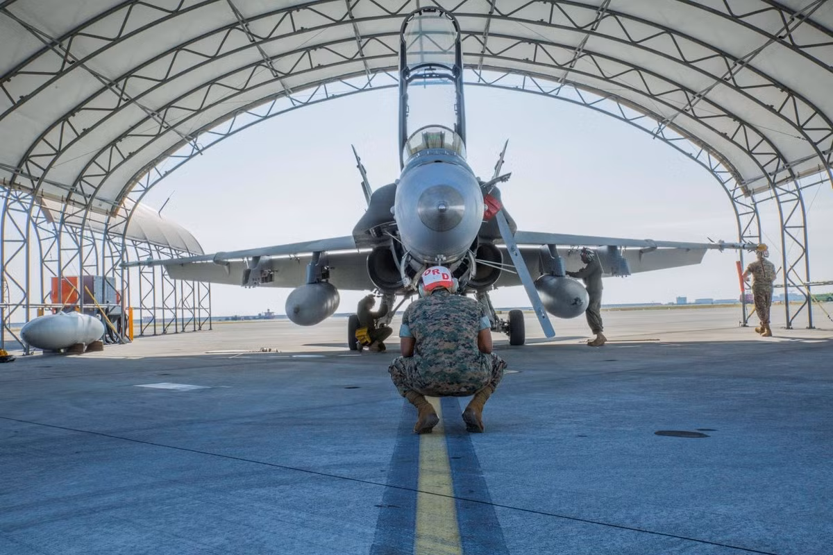 Không quân Thuỷ quân Lục chiến Mỹ là một trong những lực lượng lâu đời bậc nhất trong biên chế quân đội nước này, được thành lập vào năm 1912, Không quân Thuỷ quân Lục chiến Mỹ đang sở hữu khoảng 1400 máy bay các loại bao gồm cả máy bay huấn luyện, trực thăng và máy bay vận tải. Nguồn ảnh: Pinterest.