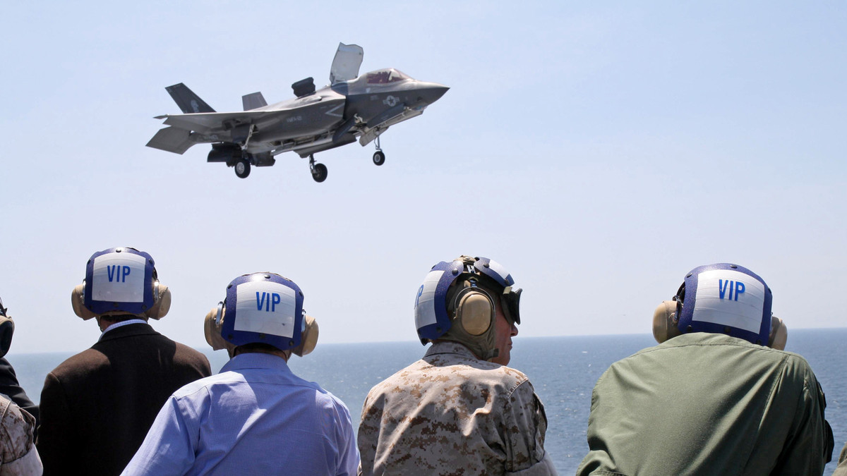 Không quân Thuỷ quân Lục chiến cũng cho biết, lực lượng này đã từng lên kế hoạch thay thế một loạt các loại chiến đấu cơ "đồ cổ" trong biên chế của mình bao gồm AV-8B Harrier, F/A-18 Hornet và EA-6B. Quá trình loại biên những loại máy bay kể trên có thể kéo dài tới năm 2032. Nguồn ảnh: Force.