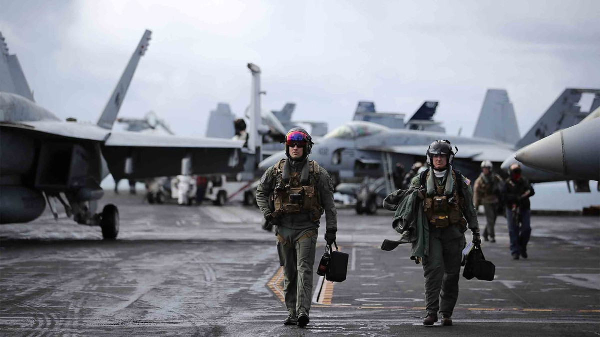 Yêu cầu của Thư ký Bộ quốc phòng Mỹ đã tác động không nhỏ tới lực lượng Không quân Thuỷ quân Lục chiến Mỹ vì theo các báo cáo mới đây nhất của lực lượng này, số lượng F-18 lưu kho hiện tại của họ là rất lớn và sẽ tốn rất nhiều chi phí để sửa chữa. Nguồn ảnh: Loneruin.