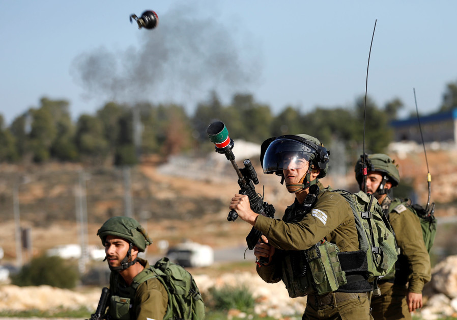 Quân đội Israel cũng đặc biệt chú trọng vào việc bảo vệ mạng sống cho binh lính trên chiến trường vì bản thân đất nước nhỏ bé ở Trung Đông này có dân số không nhiều và học thuyết chiến tranh của Israel dù có toàn trang thiết bị hiện đại nhưng vẫn luôn coi ưu thế con người là điểm mấu chốt trong mọi cuộc chiến. Nguồn ảnh: Pinterest.