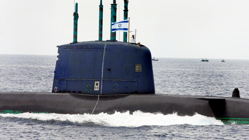 Mặc dù chỉ là các tàu ngầm sử dụng động cơ điện diesel, tuy nhiên lớp Dolphin lại là loại tàu ngầm có khả năng tác chiến và hoả lực cực kỳ nguy hiểm, thậm chí có phần nhỉnh hơn cả so với các tàu ngầm tấn công nhanh của Mỹ hay của Nga. Nguồn ảnh: Flickr.