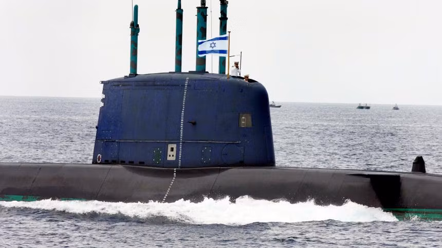 Mặc dù chỉ là các tàu ngầm sử dụng động cơ điện diesel, tuy nhiên lớp Dolphin lại là loại tàu ngầm có khả năng tác chiến và hoả lực cực kỳ nguy hiểm, thậm chí có phần nhỉnh hơn cả so với các tàu ngầm tấn công nhanh của Mỹ hay của Nga. Nguồn ảnh: Flickr.