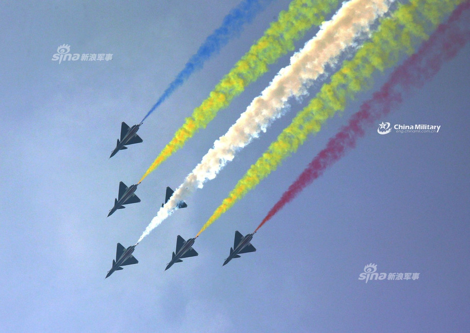 Hiện tại trong lực lượng Không quân Trung Quốc, các chiến đấu cơ J-10 và J-11 đang là hai dòng chiến đấu cơ có số lượng lớn nhất (không tính những chiến đấu cơ MiG-21 và biến thể J-7 do Trung quốc tự sản xuất. Nguồn ảnh: Sina.