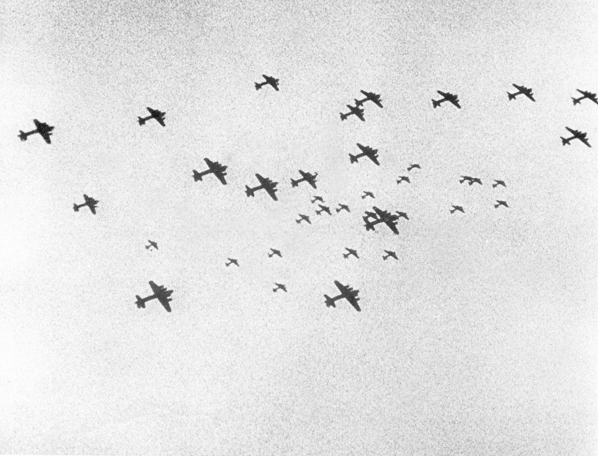 Với một kế hoạch táo bạo trên, thiệt hại cho phe Đồng minh cũng khủng khiếp không kém. Trong phi vụ ném bom vào thành phố công nghiệp Schweinfirt, phía Mỹ đã mất tổng cộng 60 máy bay ném bom chỉ trong một ngày, thiệt hại nhân mạng khoảng 600 thành viên phi hành đoàn. Nguồn ảnh: BI.