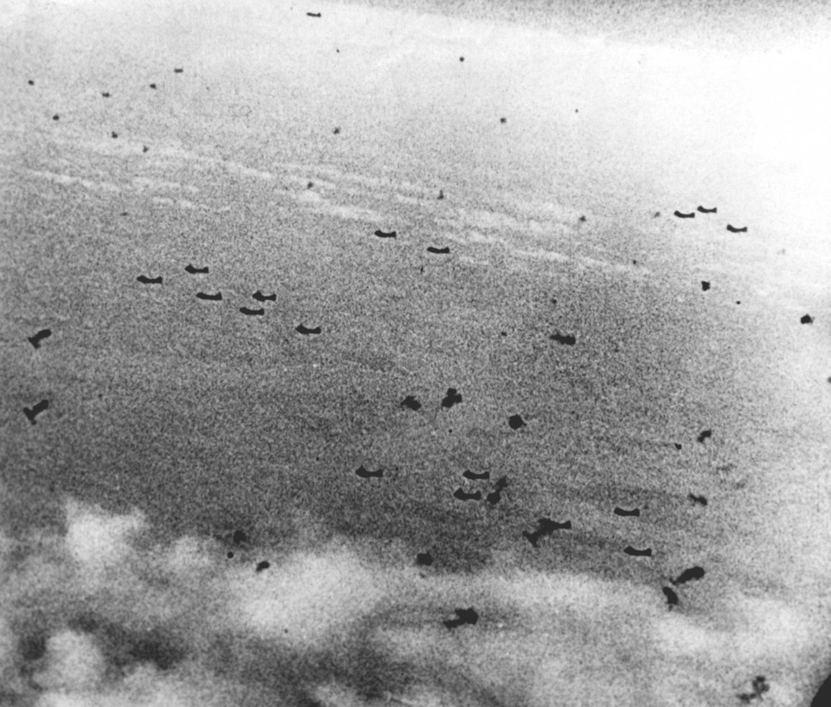 Sức ép quá nặng nề của Không quân ba nước Anh, Mỹ, Canada đã khiến Đức phải điều bớt chiến đấu cơ và phi công từ mặt trận phía Đông về Đức để phòng thủ. Nguồn ảnh: BI.