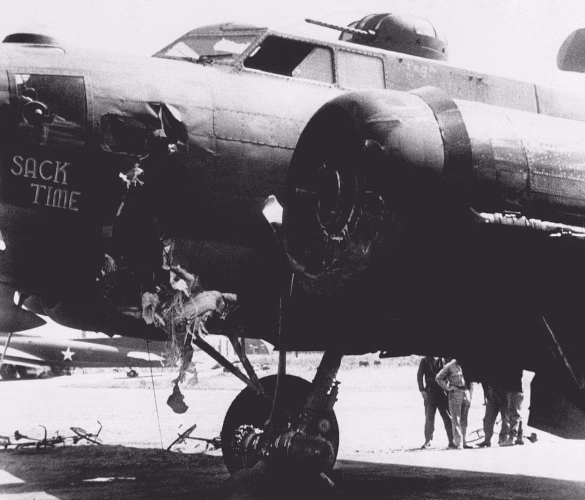 Tới đợt ném bom cuối cùng của chiến dịch này, chỉ còn 248 máy bay Đồng minh đủ khả năng tham chiến. Phía Mỹ cáo buộc đã bắn hạ tổng cộng 186 máy bay tiêm kích Đức. Tuy nhiên tài liệu của Đức sau này tiết lộ chỉ có 40 tiêm kích bị hạ. Nguồn ảnh: BI.