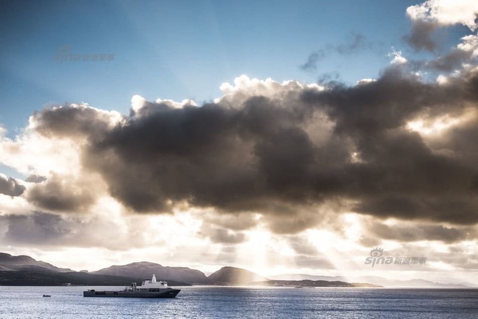 Số phận của HNLMS Karel Doorman khá "lằng nhằng" khi nó được đặt lườn và đóng mới tại nhà máy đóng tàu Romania từ năm 2011. Tới năm 2013 con tàu này được hạ thuỷ và sau đó được đưa tới Hà Lan. Nguồn ảnh: Sina.