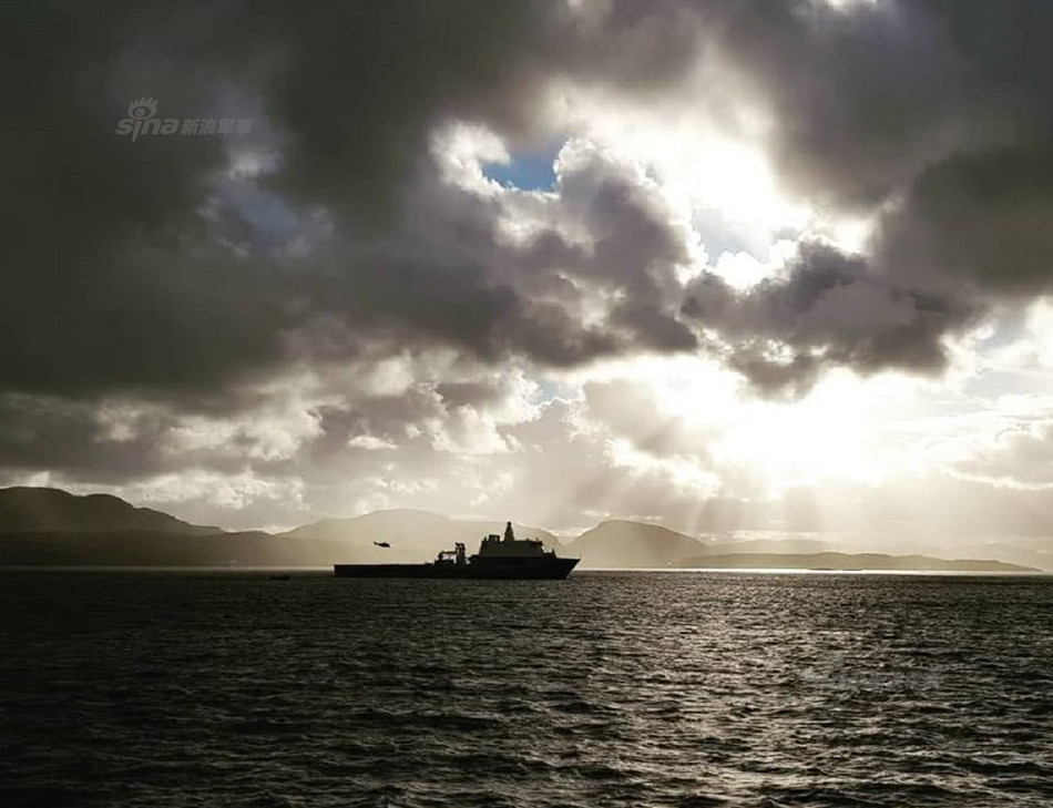 Tính tới thời điểm hiện tại, Hà Lan và Đức vẫn chưa có ý định đóng thêm bất cứ một tàu đổ bộ tấn công loại này. Có vẻ như, HNLMS Karel Doorman đã quá đủ cho nhu cầu vận tải, hậu cần trên biển của cả Hải quân Đức lẫn Hải quân Hà Lan. Nguồn ảnh: Sina.