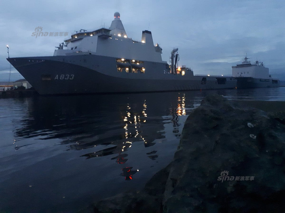 Tốc độ hành trình của tàu chỉ 12 hải lý giờ - tương đương 22 km/h. Đây được coi là tốc độ khá chậm, khó có thể cho phép HNLMS Karel Doorman theo kịp tốc độ hành quân của các loại khu trục hạm hay thậm chí là tàu sân bay cỡ lớn hiện nay được Mỹ, Anh và Pháp sử dụng. Nguồn ảnh: Sina.