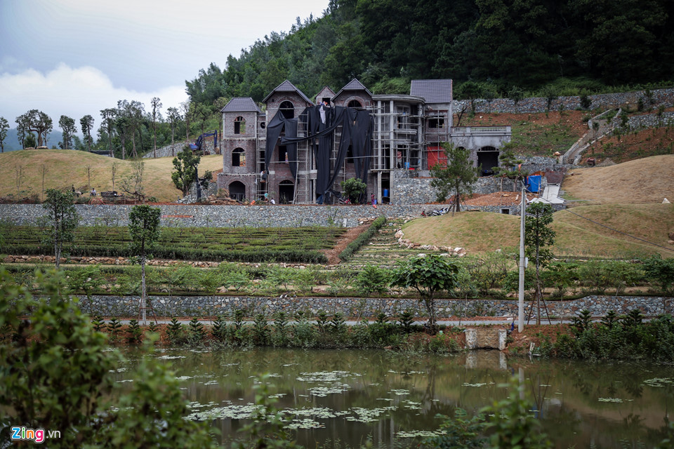 UBND Hà Nội cũng đã có văn bản yêu cầu UBND huyện Sóc Sơn, UBND xã Minh Trí có biện pháp ngăn chặn, đình chỉ tuyệt đối các công trình đang thi công vi phạm, không để xảy ra sai phạm mới.