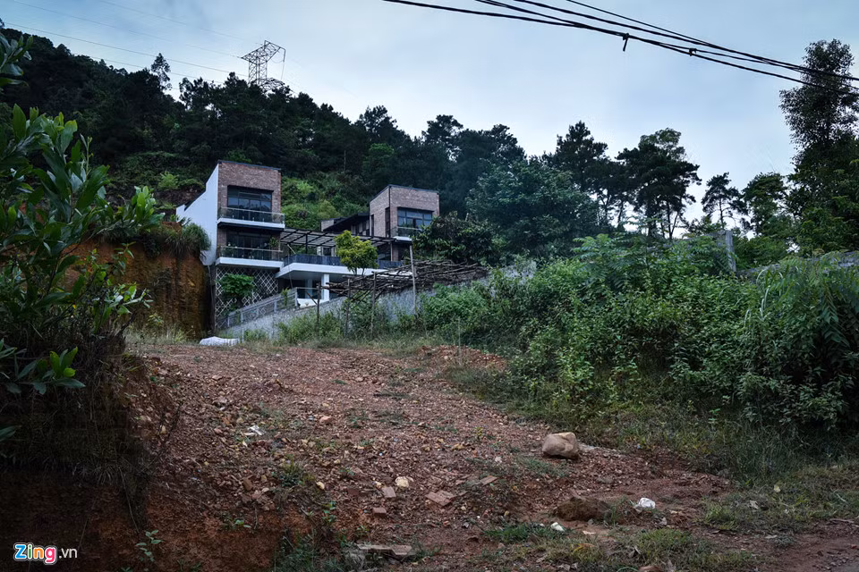 Một biệt thự xẻ đồi làm nhà nằm trong quy hoạch rừng phòng hộ Sóc Sơn được UBND TP Hà Nội phê duyệt năm 2008.