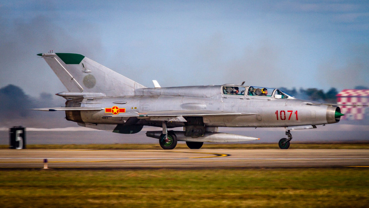 Theo thống kê của Mỹ, tiêm kích MiG-21 mới chính là chiến đấu cơ đánh chặn hiện đại nhất trong thời Chiến tranh Việt Nam. Bằng chứng là chỉ tính riêng trong năm 1966, Mỹ đã mất 47 chiếc Phantom trong khi giao tranh với MiG của Không quân Việt Nam, trong khi đó Mỹ đếm được rằng tối đa chỉ có khoảng 12 chiếc MiG bị phía Mỹ bắn hạ. Nguồn ảnh: Flickr.