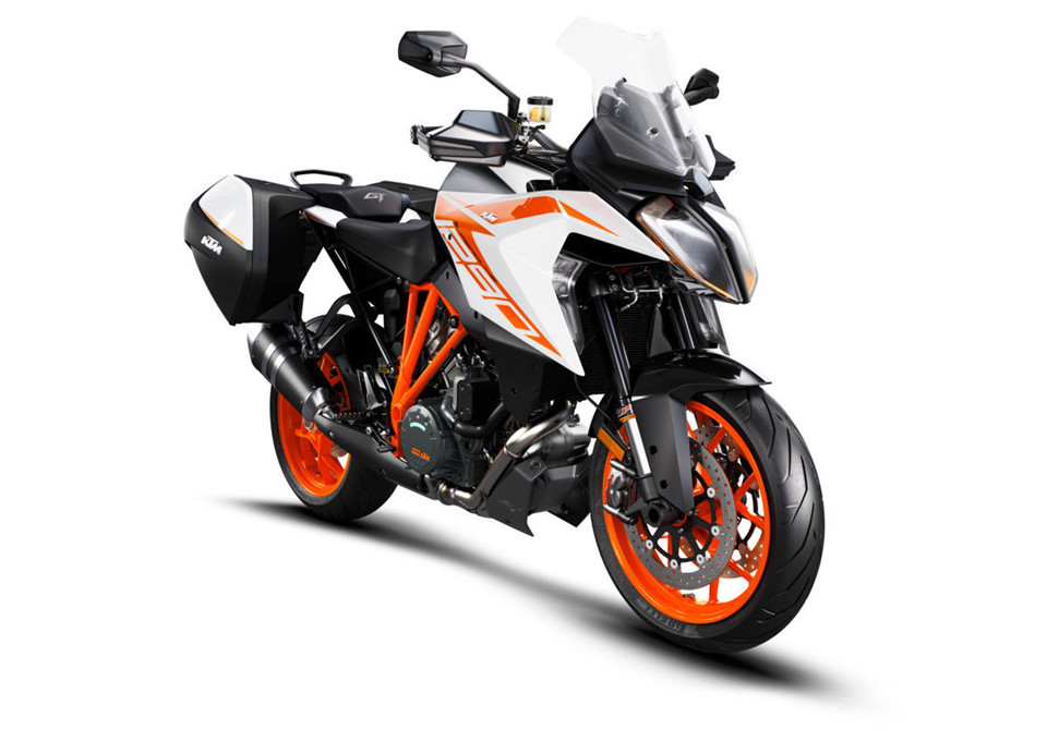 KTM Super Duke GT được thay đổi kiểu dáng, kính chắn gió khí động học mới có thể dễ dàng điều chỉnh bằng tay.