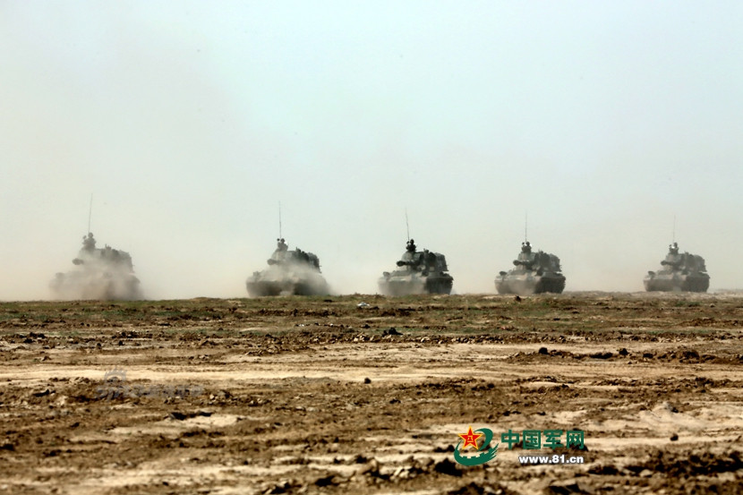 Dự trữ đạn của pháo tự hành Type 83 là 30 viên. Kèm theo đó là 650 viên đạn súng máy 12,7mm làm vũ khí phụ. Mỗi viên đạn pháo của Type 83 có trọng lượng có thể lên tới 43,56 kg. Nguồn ảnh: Sina.