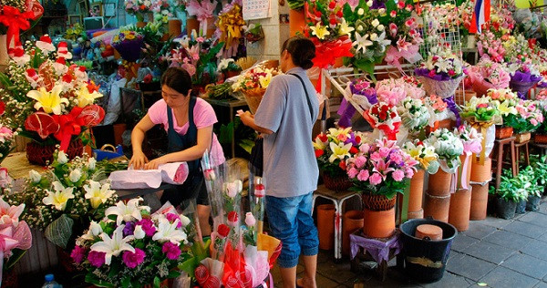 HN: Thi truong hoa 20/10 gia khong dat van tieu thu cham-Hinh-3