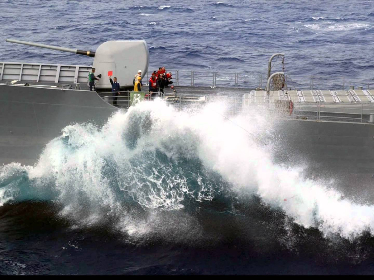 Dù không thiết lập quan hệ ngoại giao chính thức với Đài Loan trong suốt nhiều năm qua, tuy nhiên Mỹ luôn có những hành động hỗ trợ đảm bảo an ninh cho Đài Bắc cũng như trở thành nguồn cung vũ khí chính cho hòn đảo này. Số lượng vũ khí được Mỹ chuyển giao cho Đài Loan từ năm 2010 tới nay đã vượt 15 tỷ USD. Nguồn ảnh: Pinterest.