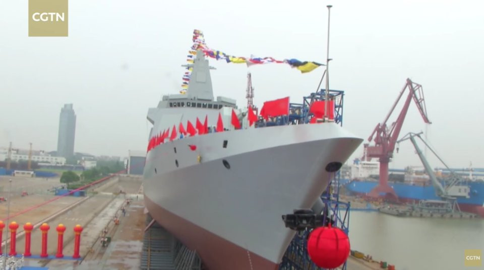 Với hệ thống radar, khu trục hạm Type 055 sử dụng radar băng tần X và S, đây là các loại radar thông thường hay được sử dụng để phát hiện các tàu cỡ nhỏ và có tầm hoạt động khá tốt. Nguồn ảnh: BI.