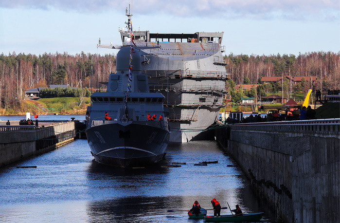 Các tàu hộ vệ cỡ nhỏ thuộc Đề án 22800 có trang bị vũ khí bao gồm hải pháo AK-176 MA cỡ nòng 76,2mm; một pháo cao tốc 3M89 cùng hệ thống tên lửa phòng không Sosna-R với tổng cộng 8 ống phóng và 8 đầu đạn dự trữ cùng với 8 ống phóng thẳng đứng tương thích với tên lửa hành trình Kalibr-NK hoặc P-800 Oniks. Nguồn ảnh: TASS.
