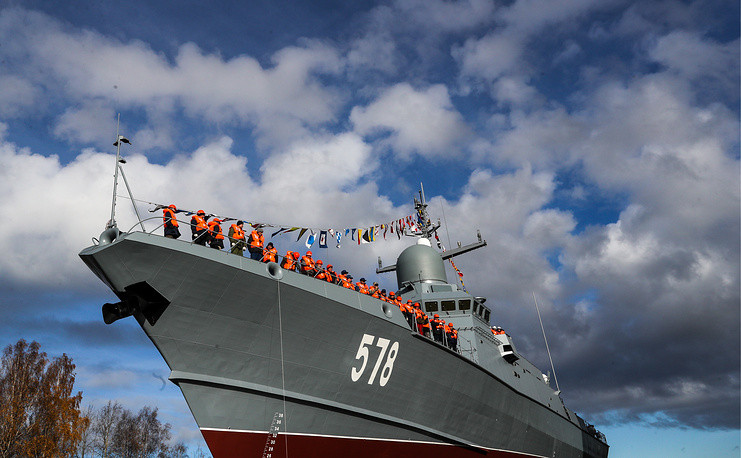 Ước tính giá thành của mỗi chiếc tàu hộ vệ thuộc Đề án 22800 sẽ vào khoảng 2 tỷ Rúp và tương đương với khoảng 35 triệu USD (theo tỷ giá năm 2017). Nguồn ảnh: TASS.