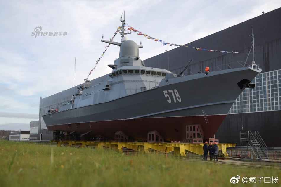 Nhà máy đóng tàu Pella của Nga cũng là nơi đóng mới các tàu hộ vệ tên lửa Uragan, Taifun hay Shkval cùng lớp Karakurt cho Hải quân Nga với thời gian trung bình hai năm mỗi chiếc bắt đầu từ cuối năm 2015. Nguồn ảnh: Weibo.