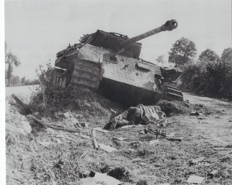 Tuy nhiên, do Panther là loại xe tăng hạng trung có độ cơ động tốt hơn Tiger rất nhiều nên nó có thể dễ dàng xoay sở để đối phó với kiểu chiến thuật "bầy đàn" mà Mỹ và Liên Xô từng áp dụng với Tiger khiến việc tiêu diệt Panther là điều quá khó khăn. Nguồn ảnh: Warhistory.