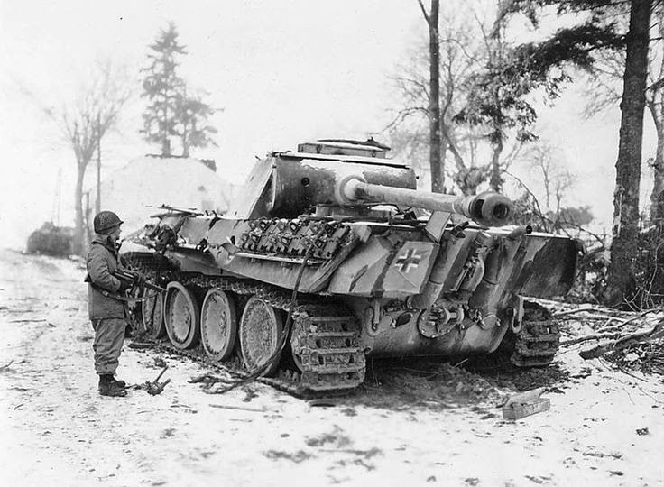 Cụ thể, sau khi động cơ HL230 P30 do Maybach sản xuất được sử dụng trên Panther bị kêu ca quá nhiều vì sự thiếu ổn định, tốc độ vòng tua máy tối đa đã bị giới hạn lại từ 3000 vòng/phút xuống còn 2500 vòng/phút. Điều này khiến động cơ HL230 không còn bị quá tải và quá nóng như ở phiên bản đầu. Nguồn ảnh: Gettyimg.