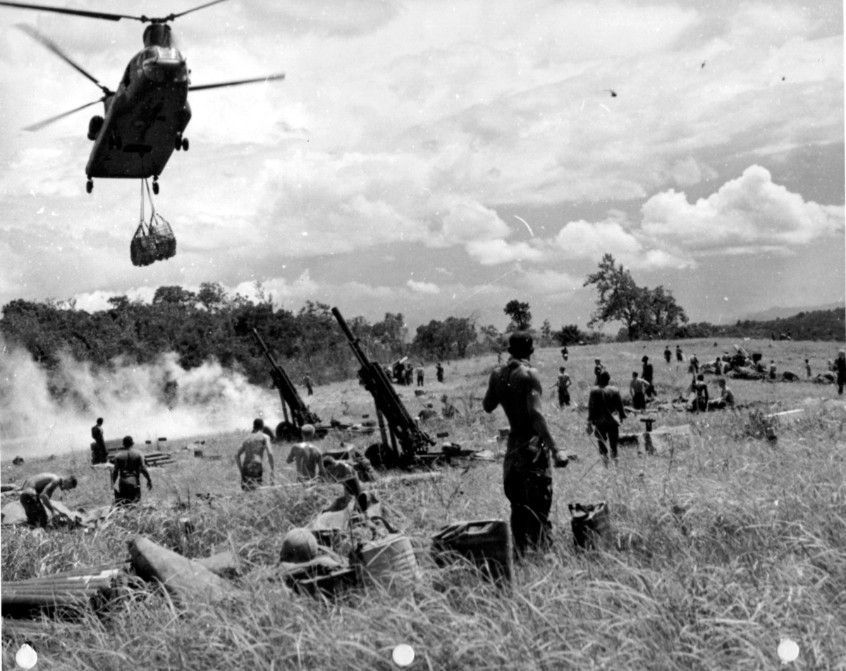 Thậm chí tới tận chiến tranh Iraq, chiến tranh Afghanistan sau này, trực thăng CH-47 của Mỹ vẫn đóng vai trò cực lớn trên chiến trường. Nguồn ảnh: JThelicopter.