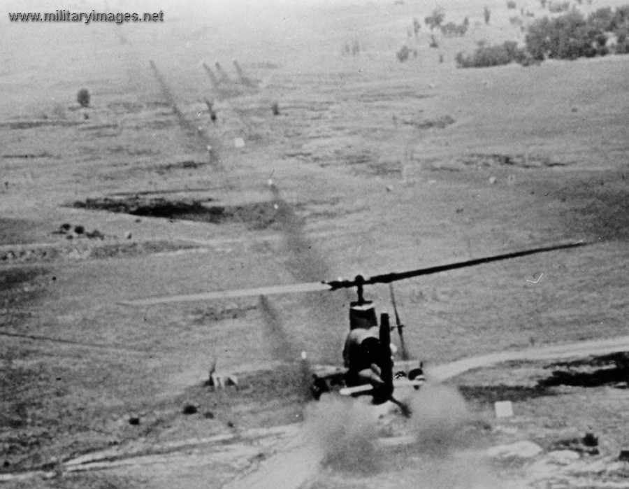 Trước khi Apache AH-64 ra đời, AH-1 Cobra đã giữ kỷ lục là loại trực thăng tấn công có số giờ tham chiến cao nhất thế giới, lên tới hơn 1,7 triệu giờ bay thực hiện nhiệm vụ tấn công. Nguồn ảnh: JThelicopter.