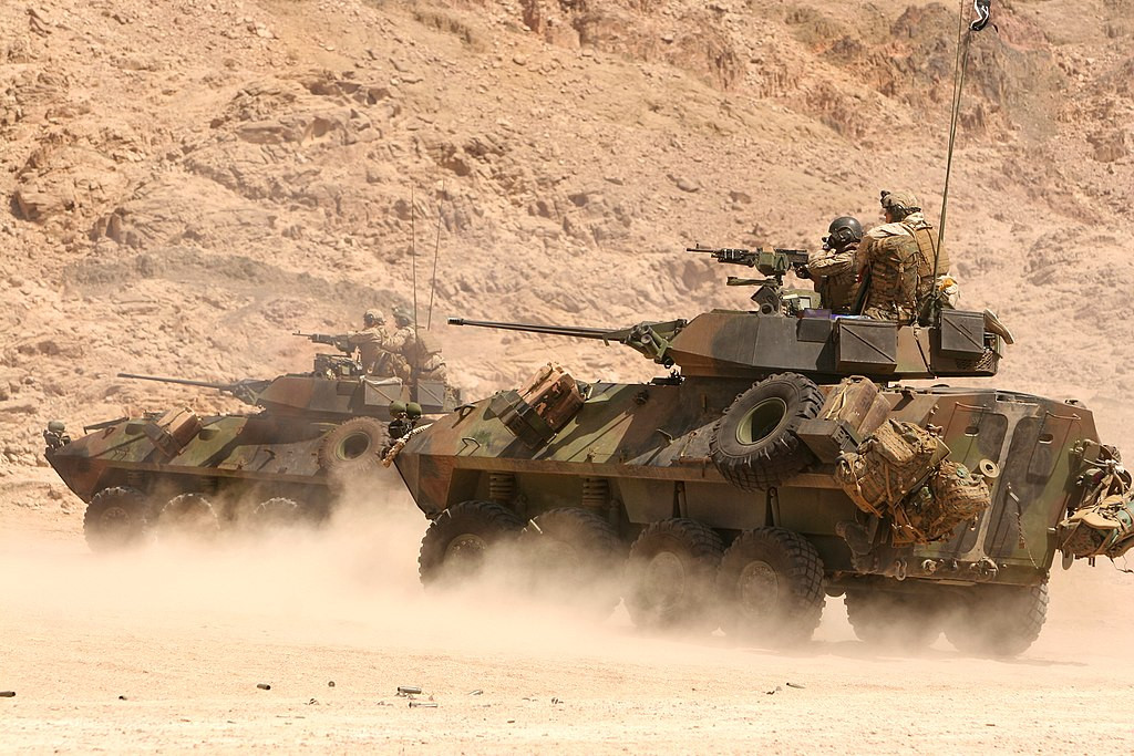 Ra đời từ đầu những năm 80 của thế kỷ trước, xe thiết giáp LAV-25 chính thức được phục vụ trong biên chế quân đội Mỹ và Canada từ năm 1983 và tới nay đây vẫn là một trong những loại thiết giáp đóng vai trò quan trọng trong hai lực lượng quân đội này. Nguồn ảnh: Wiki.