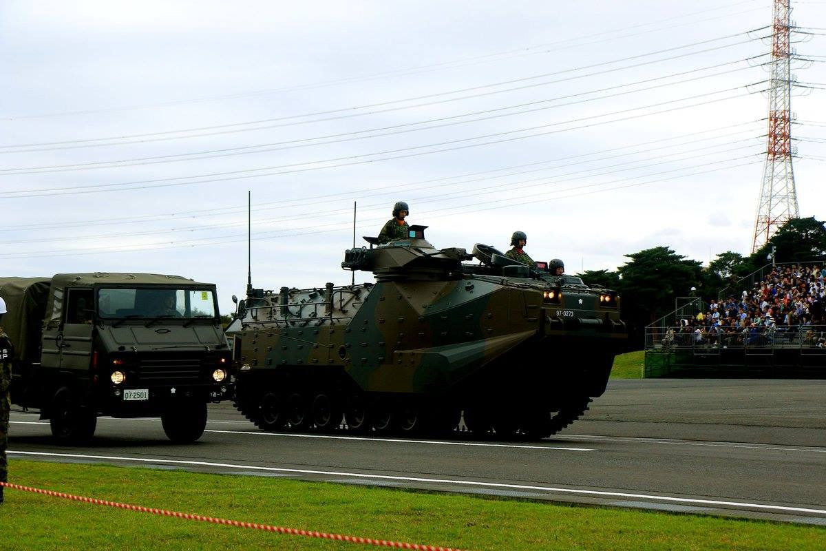 Xe thiết giáp lưỡng cư lội nước AAV-7 của lực lượng Thuỷ quân Lục chiến Nhật Bản. Nguồn ảnh: Japnews.