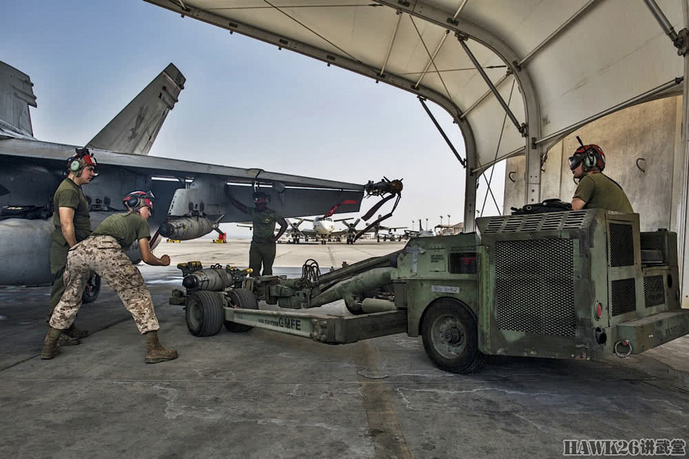 Chiến đấu cơ F/A-18 có tổng cộng tới 9 giá treo với số lượng vũ khí có thể mang theo lên tới 6200 kg. Nguồn ảnh: Hawk26.