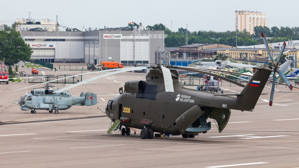 Được trang bị 2 động cơ với tổng công suất lên tới 12.000 sức ngựa, Mi-26 có thể mang được tối đa tới 20 tấn hàng, bay với tốc độ lên tới 295 km và có tầm bay tối đa từ 800 tới 1900 km tuỳ thuộc vào tải trọng nó mang theo. Nguồn ảnh: Sina.