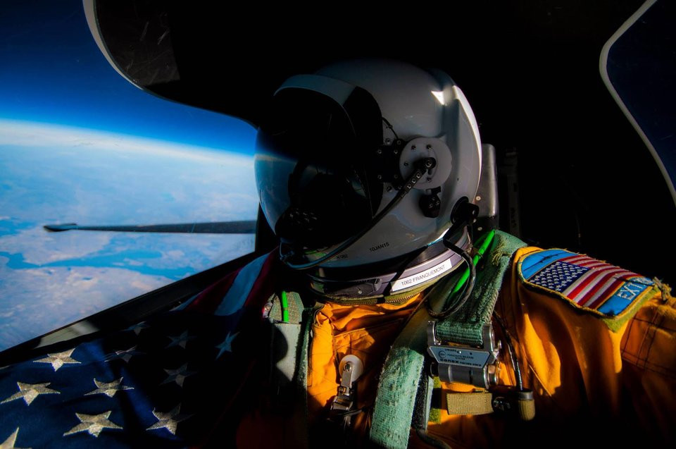 Theo đó, trần bay của máy bay trinh sát U-2 có thể lên tới trên 85.000 ft tương đương với khoảng 27.000 mét. Tuy nhiên, trần bay của U-2 được các phi công từng lái loại trính sát cơ này cho biết có thể lên tới 30.000 mét tuỳ từng thời điểm. Nguồn ảnh: BI.