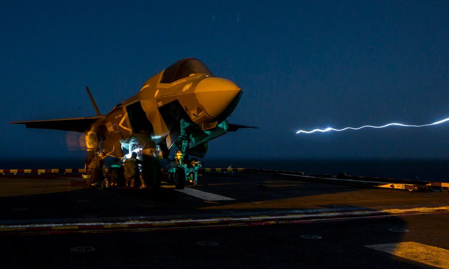 Tính thêm cả chi phí bảo dưỡng và giá giờ bay của F-35, phi vụ ném bom này đã tốn tới gần 100.000 USD tiền thuế của người dân Mỹ. Vậy mục tiêu của phi vụ này có tương xứng với cái giá mà những người đóng thuế ở Mỹ phải trả cho quân đội không? Nguồn ảnh: Nightf.