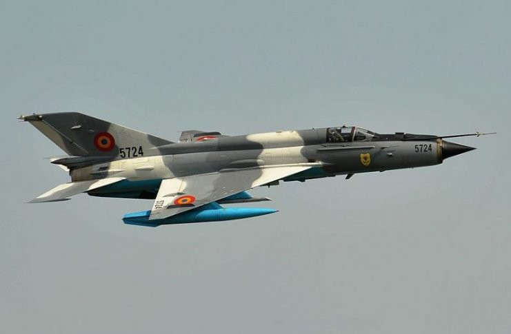 Kể từ khi ra đời tới nay, gần như MiG-21 đã xuất hiện trong mọi cuộc chiến tranh theo kiểu chiến tranh quy ước trên thế giới. Tới tận ngày nay, MiG-21 vẫn còn được sử dụng tại rất nhiều quốc gia để huấn luyện hay thậm chí là cả để trực chiến. Nguồn ảnh: Warhistory.