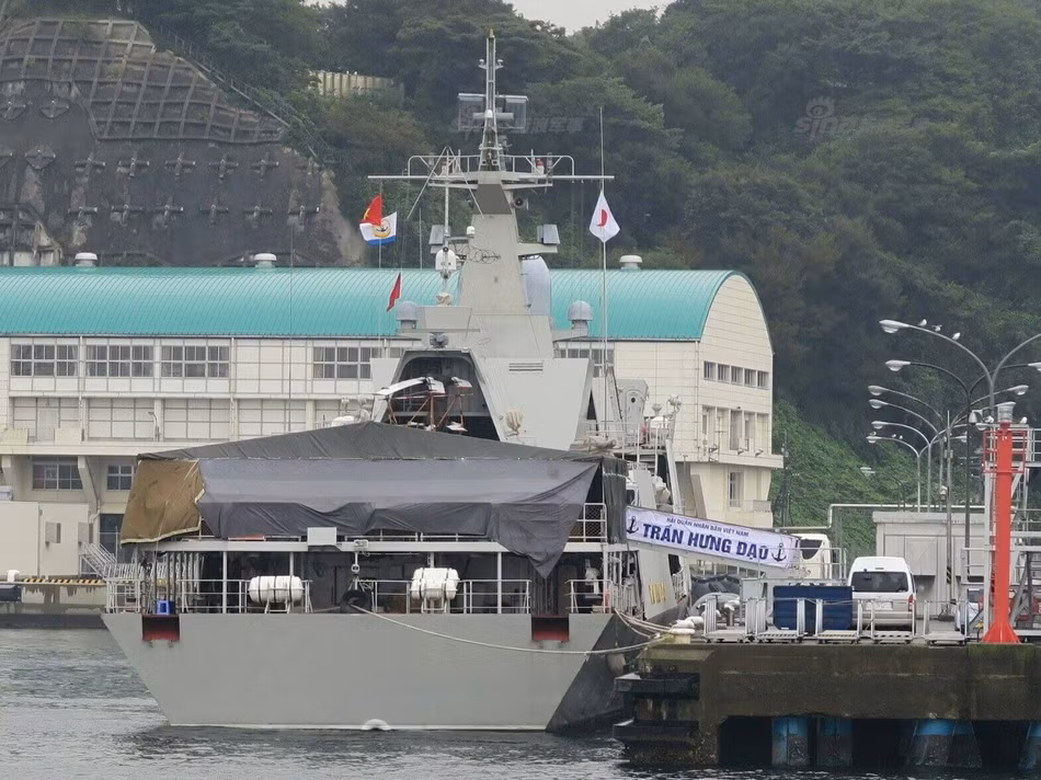 So với nhiều loại Khinh hạm hay khu trục hạm đang phục vụ trong Hải quân Nhật Bản, có thể coi tàu 015 - Trần Hưng Đạo của Việt Nam là chiến hạm có sức mạnh hoả lực gần như tương đương dù nó chỉ là hộ tống hạm. Nguồn ảnh: Sina.