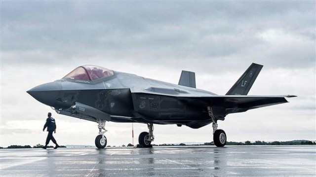Nhưng với F-35 và F-22, tổ hợp radar 55Zh6UE Nebo-U chỉ phát hiện được ở khoảng cách dưới 35 km. Điều này có nghĩa là khi hệ thống radar của Nga phát hiện ra máy bay Mỹ thì rất có thể mọi chuyện đã là quá muộn. Quan trọng hơn đó là nếu radar 55Zh6UE Nebo-U chỉ có thể phát hiện được F-35 ở khoảng cách 35 km thì tổ hợp radar 91N6E hay các tổ hợp tương tự của S-400 thậm chí còn kém hơn nữa. Nguồn ảnh: Tool.